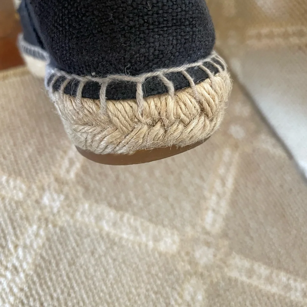 CHANEL elegant black